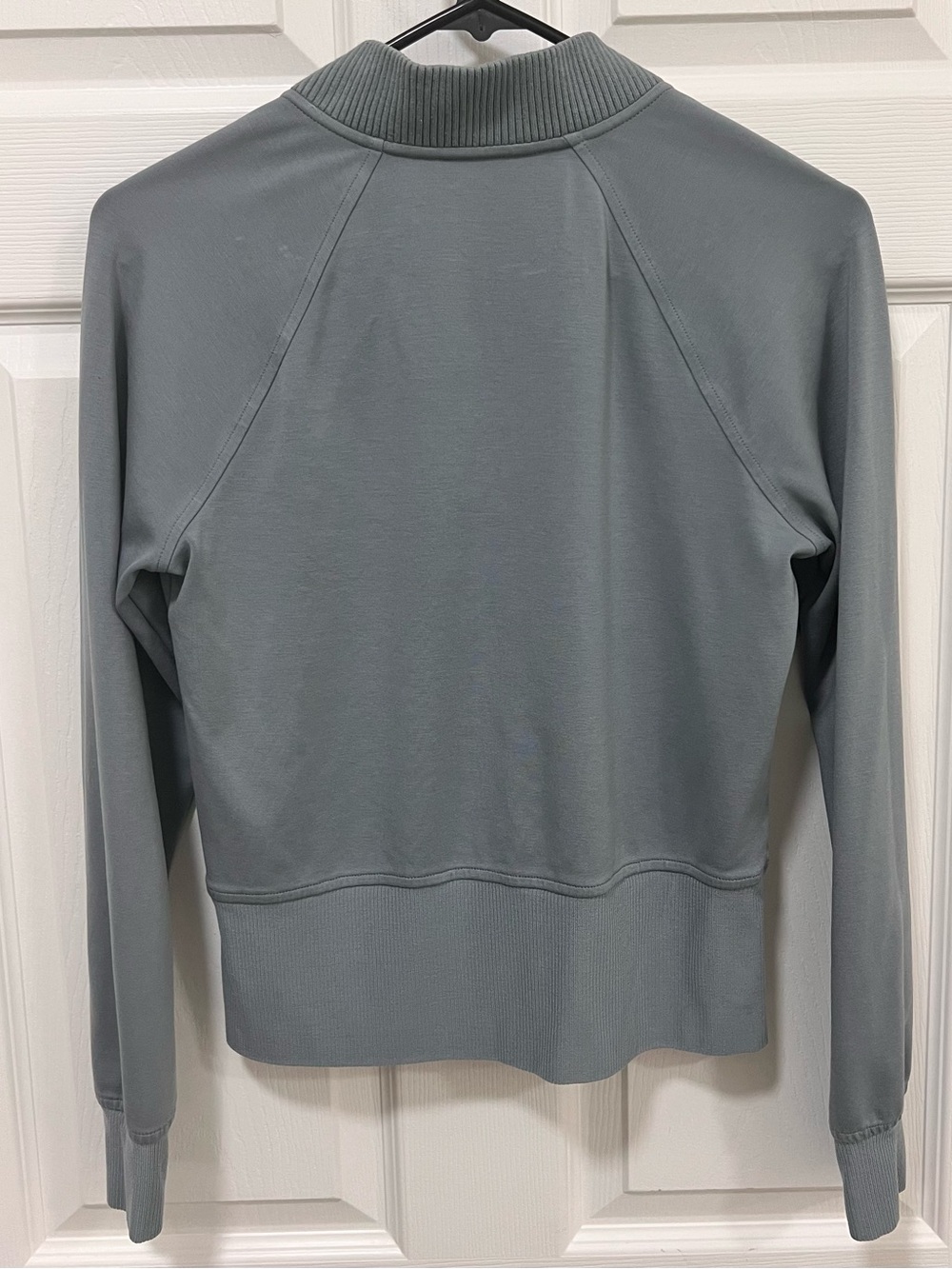 Athleta Lightweight Eastbound Pullover Sweatshirt Sage Gray XS Travel Athleisure - Picture 9 of 10